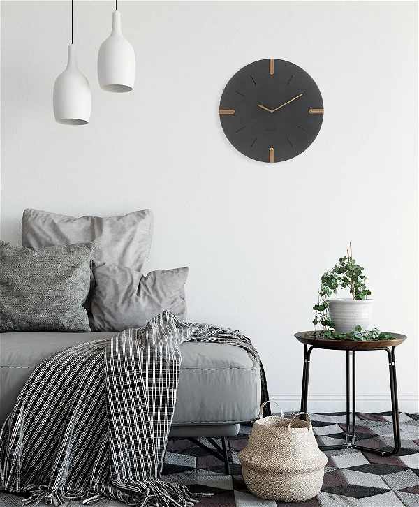 Horloge design THE WOODY image dans un salon