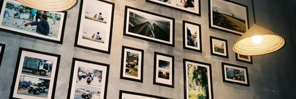 Idées créatives pour accrocher des tableaux au mur